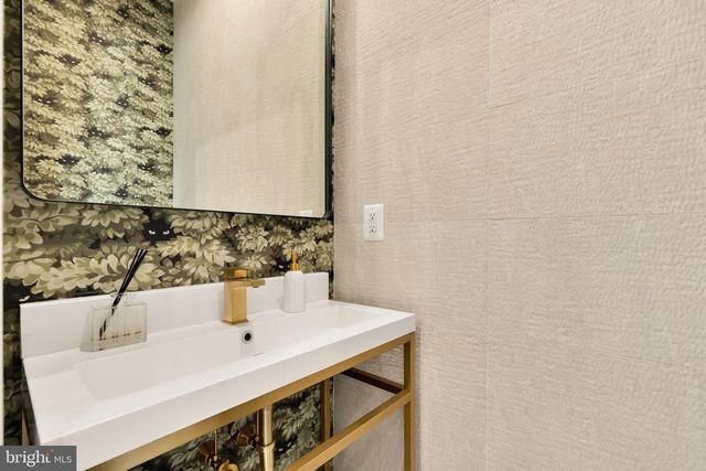 3726 R ST NW, Washington, DC 20007