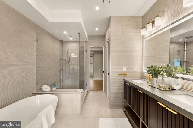 3726 R ST NW, Washington, DC 20007