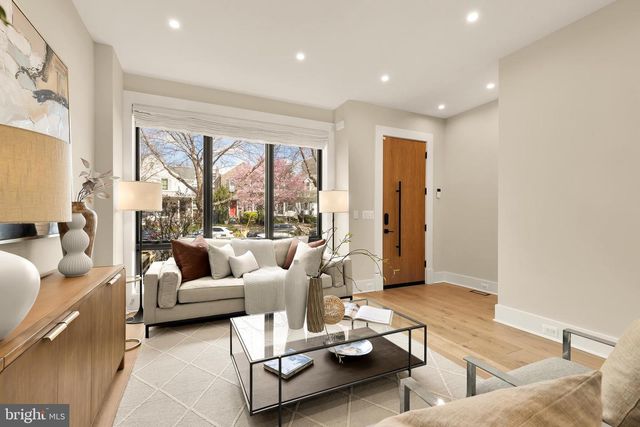 3726 R ST NW, Washington, DC 20007