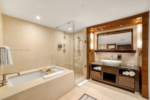 6801 Collins Ave 914, Miami Beach, FL 33141