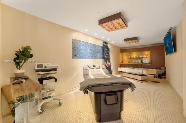 6801 Collins Ave 914, Miami Beach, FL 33141