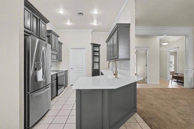 1125 S Oakey Drive, Mustang, OK 73064