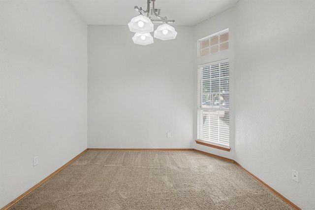 1125 S Oakey Drive, Mustang, OK 73064