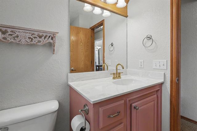 1125 S Oakey Drive, Mustang, OK 73064