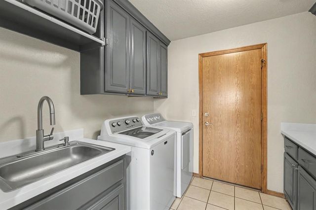 1125 S Oakey Drive, Mustang, OK 73064