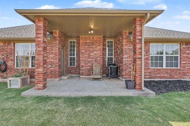 1125 S Oakey Drive, Mustang, OK 73064