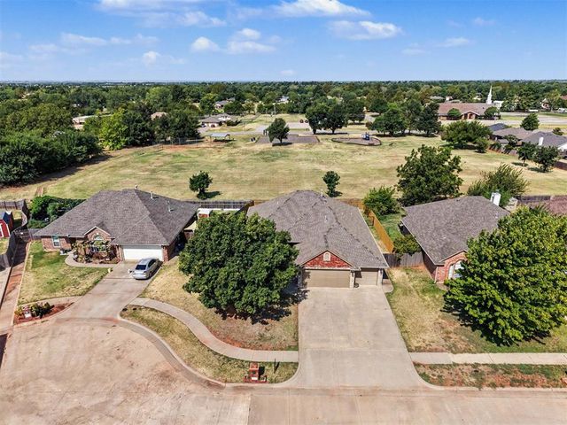 1125 S Oakey Drive, Mustang, OK 73064