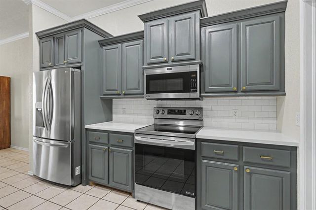 1125 S Oakey Drive, Mustang, OK 73064
