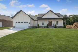110 Stonebrook Dr, Shelbyville, TN 37160