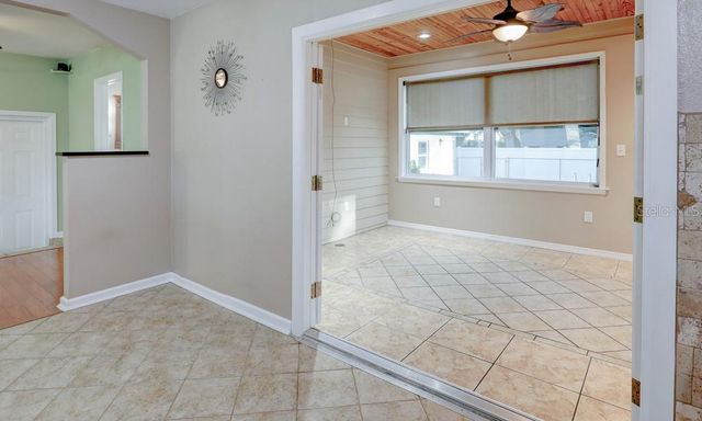 2576 17TH AVENUE N, St Petersburg, FL 33713