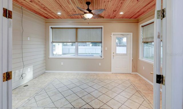 2576 17TH AVENUE N, St Petersburg, FL 33713