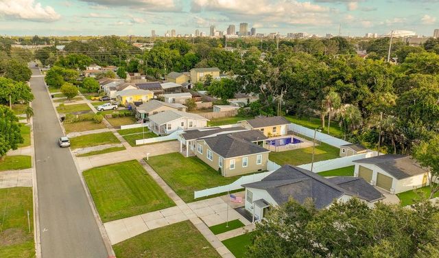 2576 17TH AVENUE N, St Petersburg, FL 33713