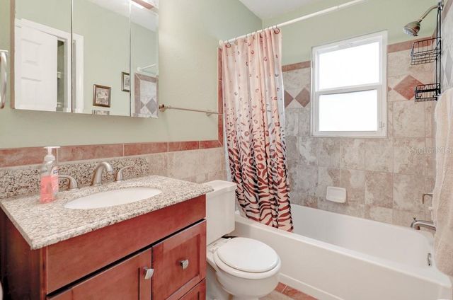 2576 17TH AVENUE N, St Petersburg, FL 33713