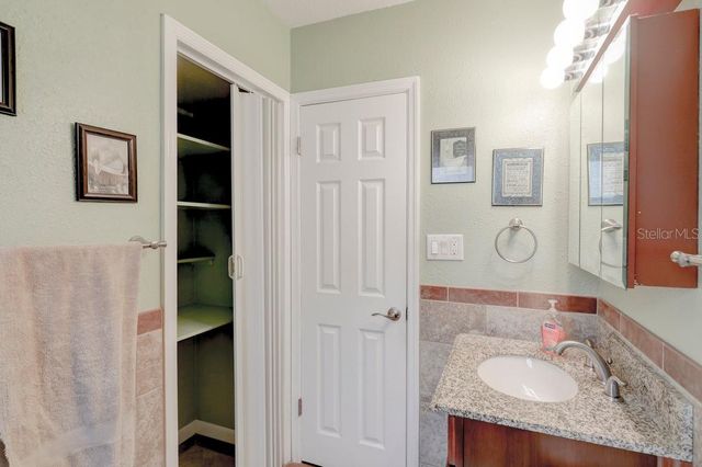 2576 17TH AVENUE N, St Petersburg, FL 33713