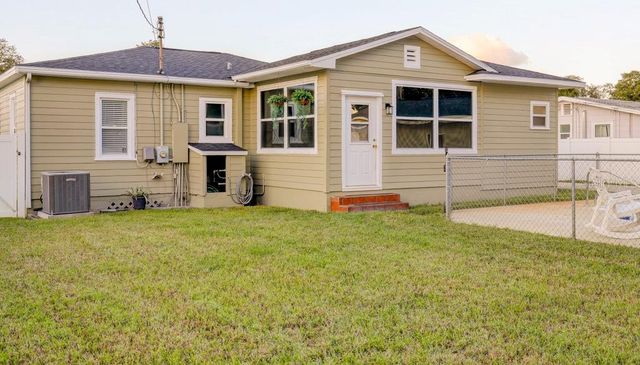 2576 17TH AVENUE N, St Petersburg, FL 33713