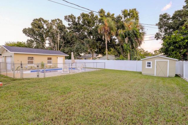 2576 17TH AVENUE N, St Petersburg, FL 33713