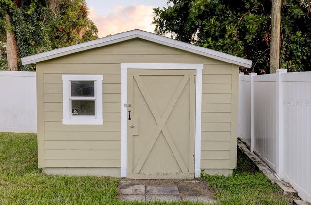 2576 17TH AVENUE N, St Petersburg, FL 33713