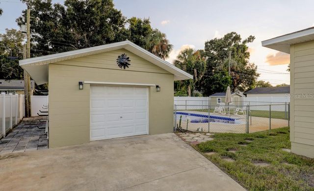 2576 17TH AVENUE N, St Petersburg, FL 33713