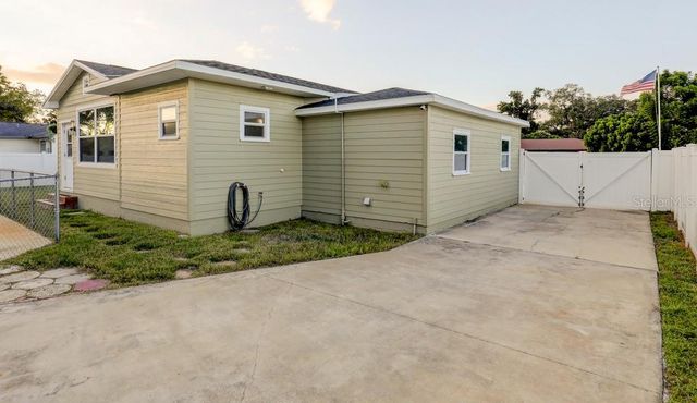 2576 17TH AVENUE N, St Petersburg, FL 33713