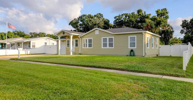 2576 17TH AVENUE N, St Petersburg, FL 33713