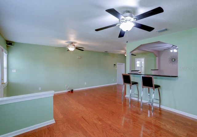 2576 17TH AVENUE N, St Petersburg, FL 33713