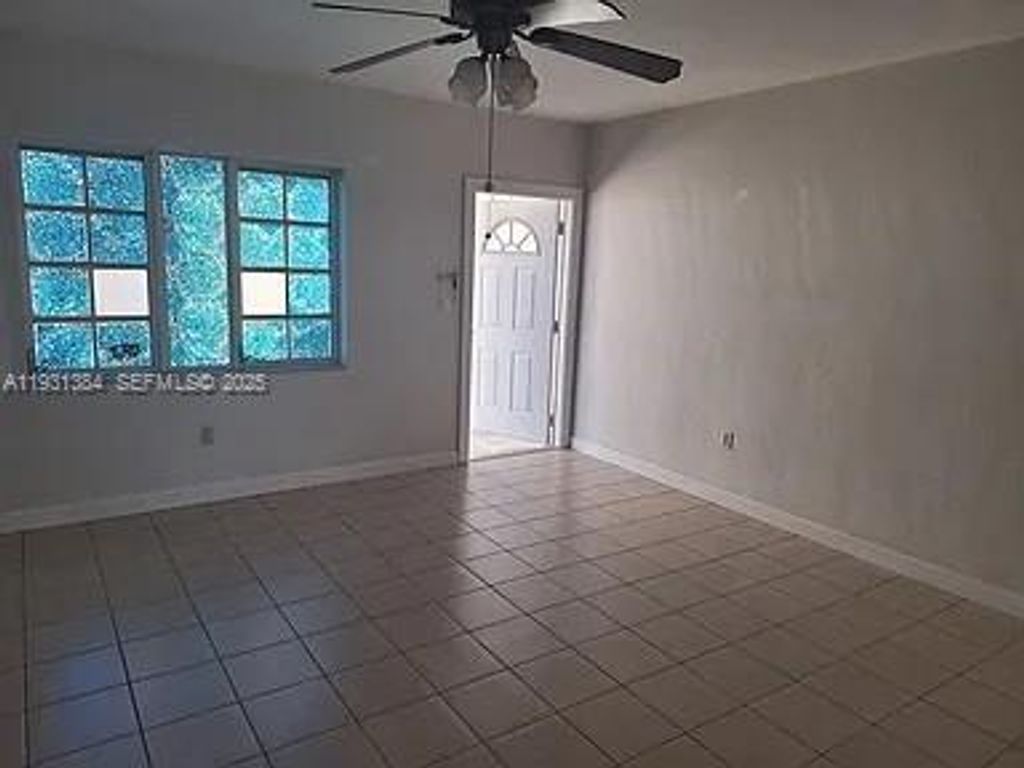 5471 W 1st Ave B, Hialeah, FL 33012