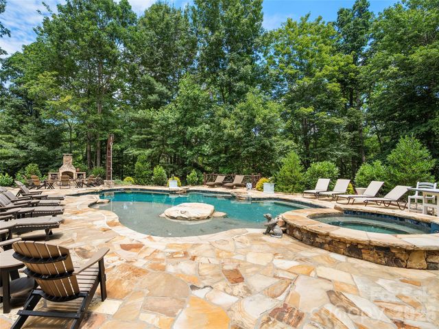 413 Barrington Drive, Asheville, NC 28803