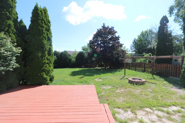 601 Deerpath Drive, Lindenhurst, IL 60046
