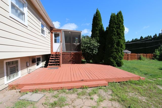 601 Deerpath Drive, Lindenhurst, IL 60046
