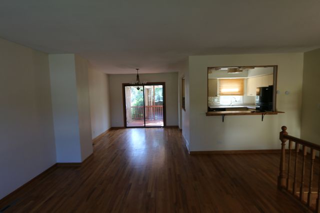 601 Deerpath Drive, Lindenhurst, IL 60046