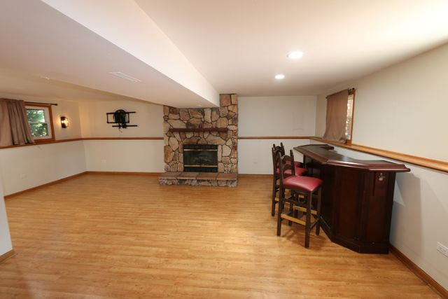601 Deerpath Drive, Lindenhurst, IL 60046