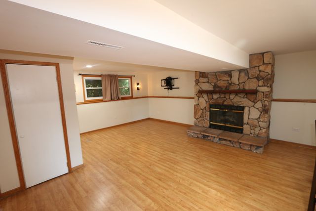 601 Deerpath Drive, Lindenhurst, IL 60046