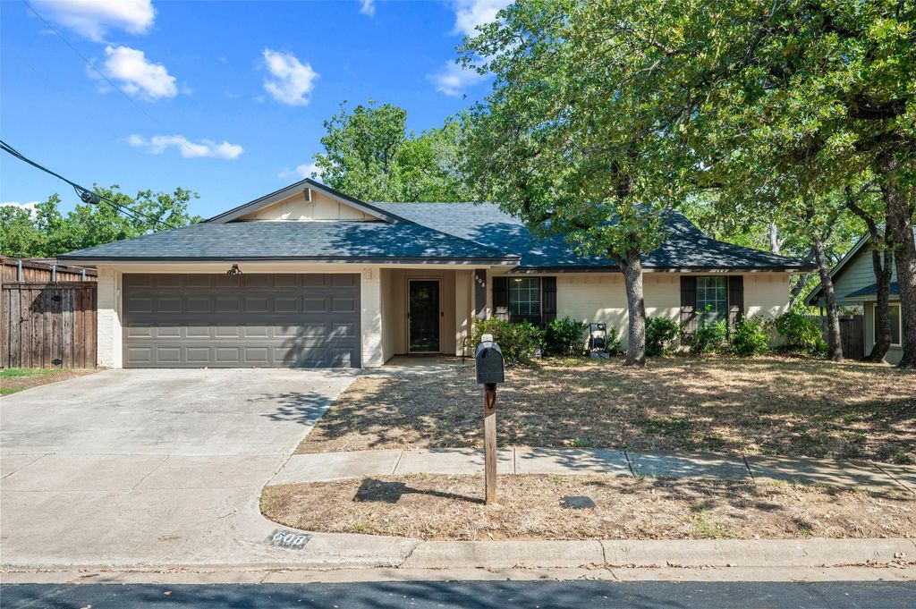 608 Ridgewood Circle, Hurst, TX 76054 — photo 2