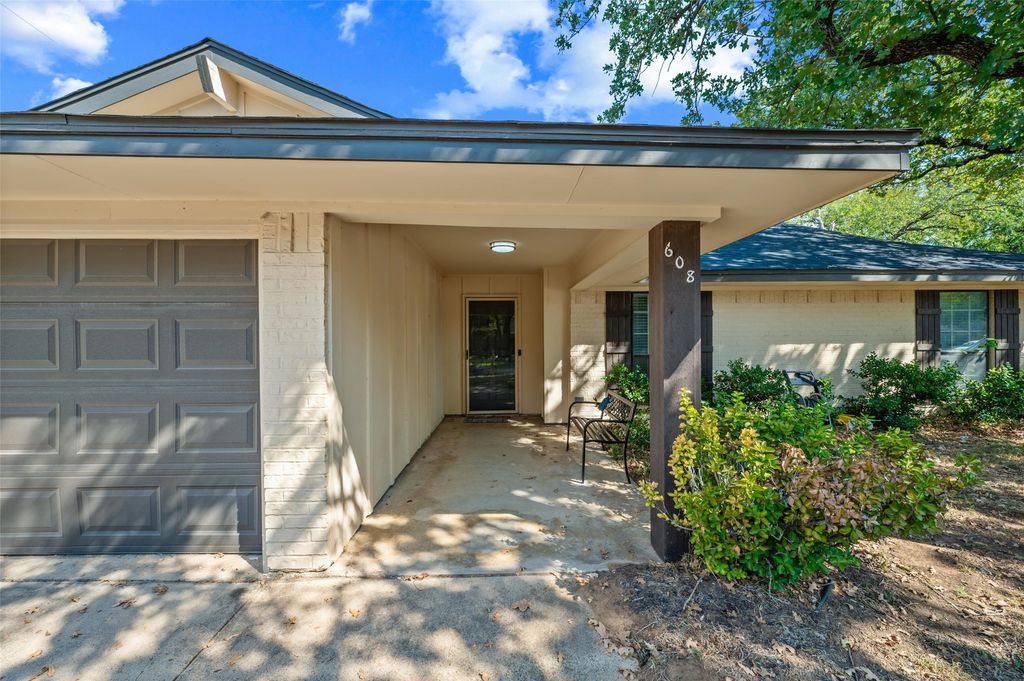 608 Ridgewood Circle, Hurst, TX 76054 — photo 3