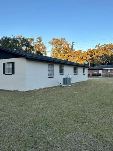 2863 COUNTY ROAD 238 238, Wildwood, FL 34785