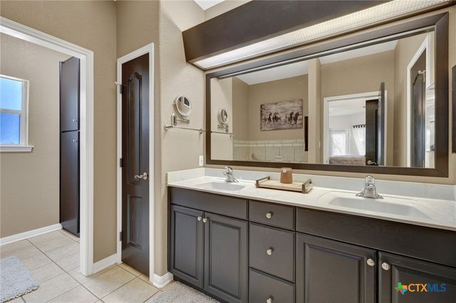 581 Lorne Road, Canyon Lake, TX 78133