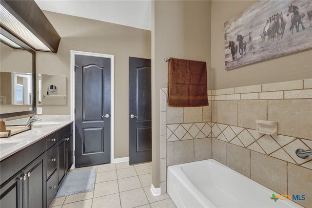 581 Lorne Road, Canyon Lake, TX 78133