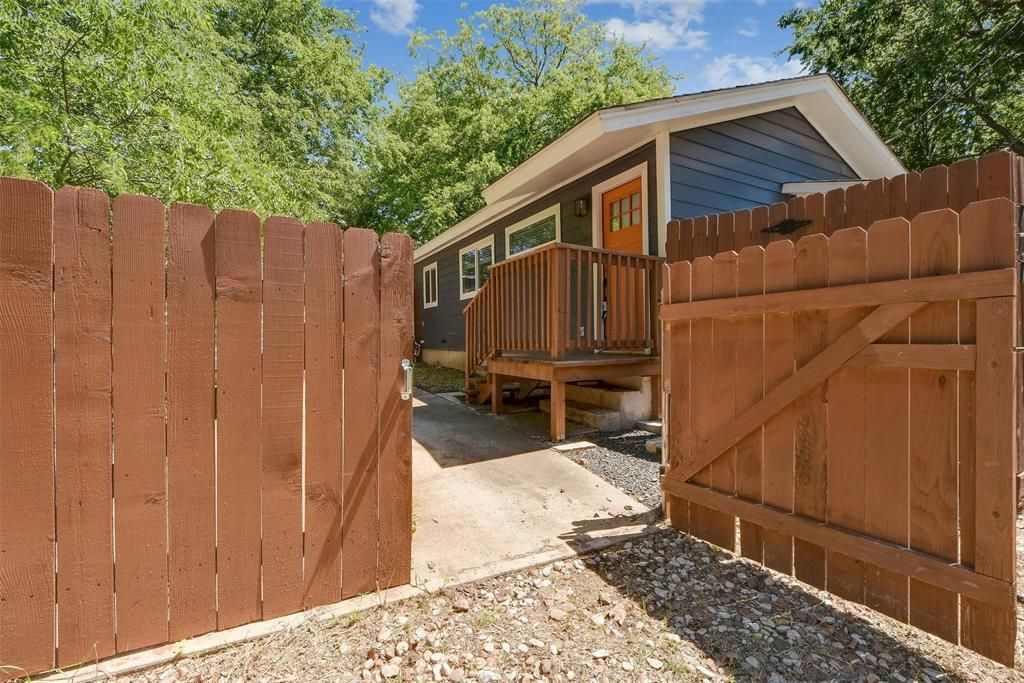 707 E 45th 1/2 ST B, Austin, TX 78751