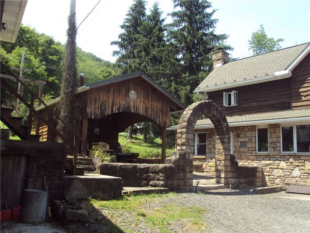 128 Ashbrook Rd, Quemahoning Twp, PA 15936