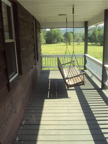 128 Ashbrook Rd, Quemahoning Twp, PA 15936