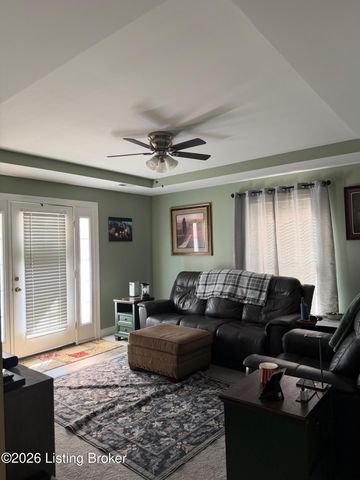 8625 Applegate Village Dr, Louisville, KY 40219