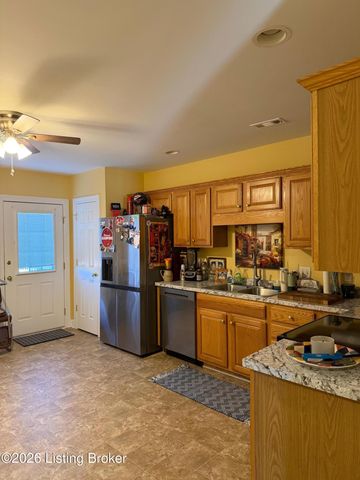 8625 Applegate Village Dr, Louisville, KY 40219