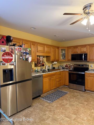 8625 Applegate Village Dr, Louisville, KY 40219