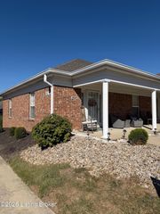 8625 Applegate Village Dr, Louisville, KY 40219