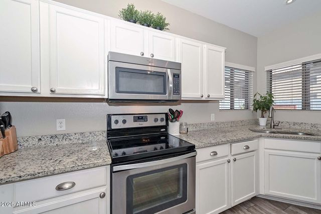 6946 W VIA DEL SOL Drive, Glendale, AZ 85310