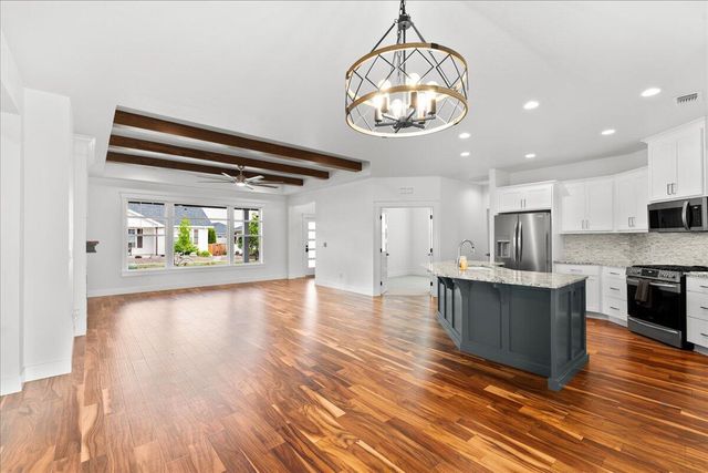 409 Castle Rock Drive, Central Point, OR 97502