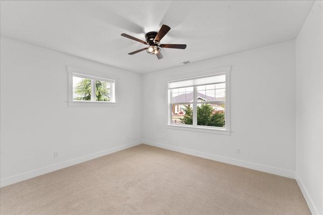 409 Castle Rock Drive, Central Point, OR 97502