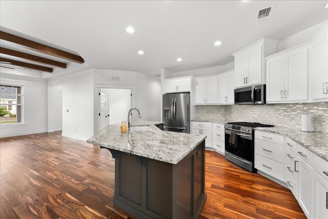409 Castle Rock Drive, Central Point, OR 97502