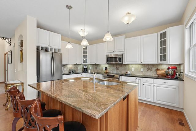 287 Plainview Drive, River Falls, WI 54022