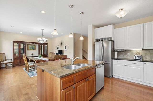 287 Plainview Drive, River Falls, WI 54022